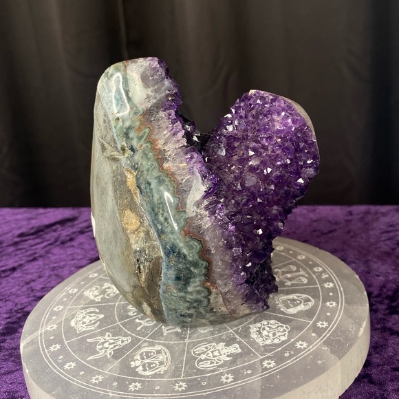 Amethyst Calcite Flame 💜🤍💜
ACF1 - Picture 4 of 4